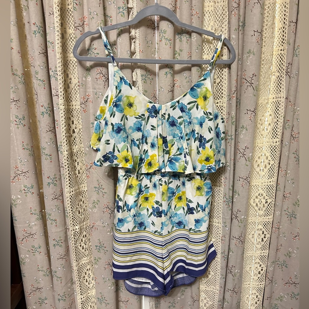 &merci Floral Ruffle Romper NWT Size M